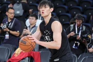  媒体人：其他球员也想表现 曾凡博没有出手机会在意料之中