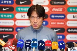  韩国队主帅：短时间内提升球员水平很难，将从惨败中吸取教训